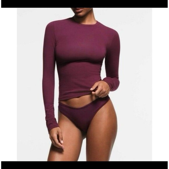 SKIMS Tops - SKIMS COTTON JERSEY LONG SLEEVE T-SHIRT deep berry